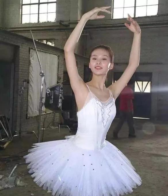 惊艳的女生舞蹈视频 v2-47baca794b1acc1da6cdddda34f01487_r.jpg