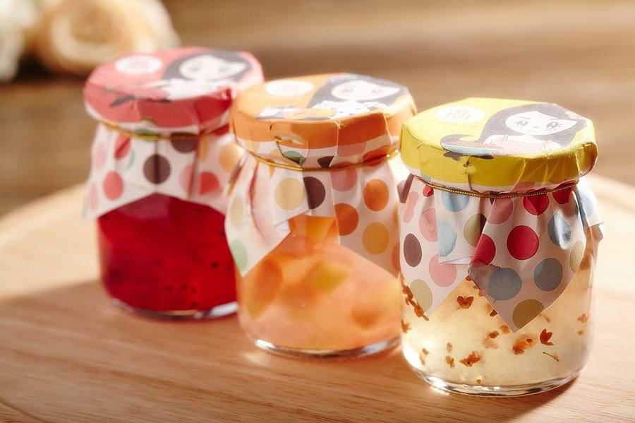 一些即食燕窝中确实添加了琼脂,而且正规的厂家都会将琼脂打在配料表