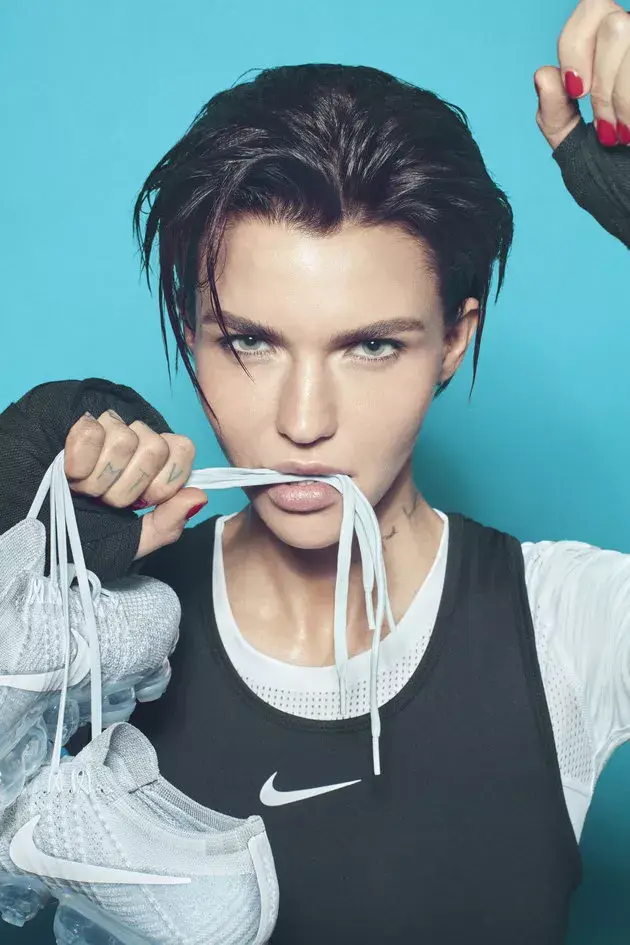 美爆帅翻男女通杀她是能满足你所有幻想的存在