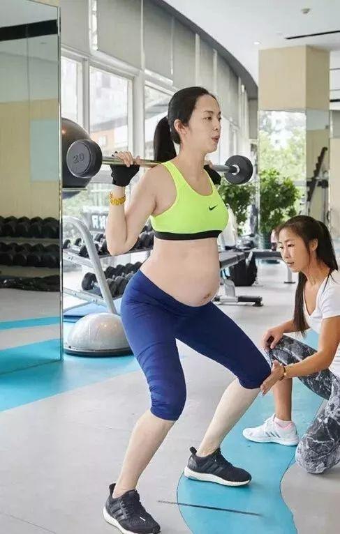 女明星产后身材走样被群嘲完美是对妈妈的一场绑架