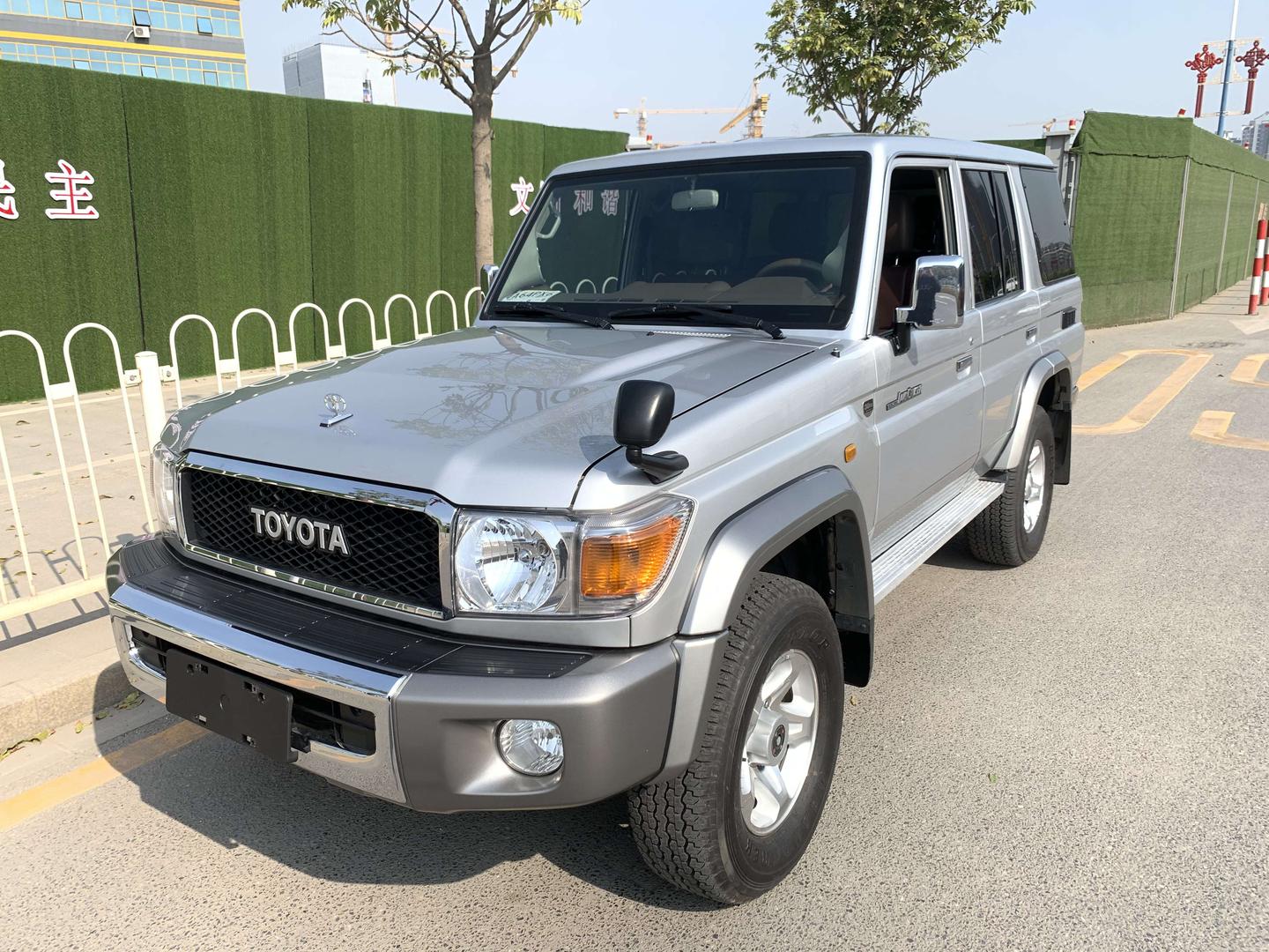 二手丰田lc76硬派经典谁与争锋