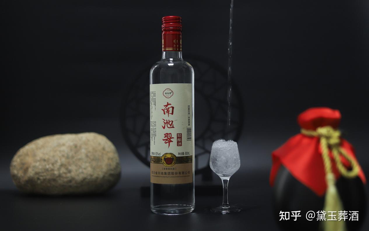 呼籲那些常喝名酒的的朋友,為了不讓假貨氾濫,請務必在喝完酒把酒瓶摔