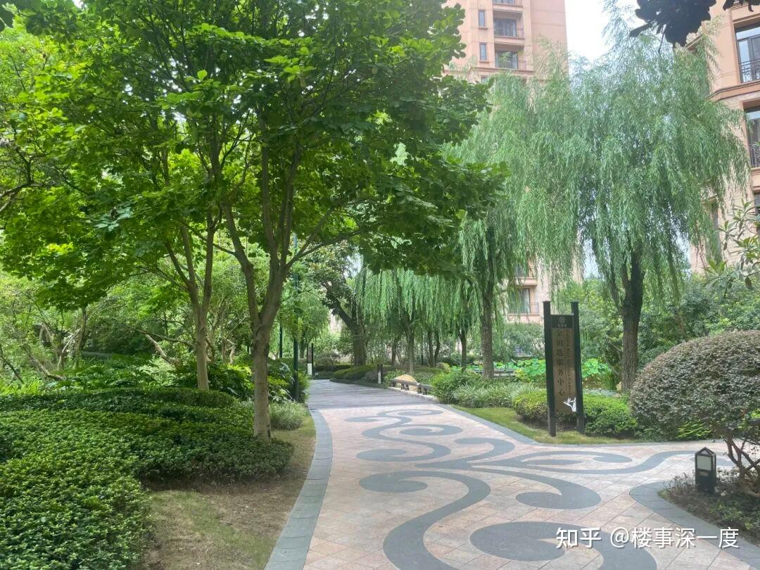 雅居乐花园:孤独大盘的体面 - 知乎