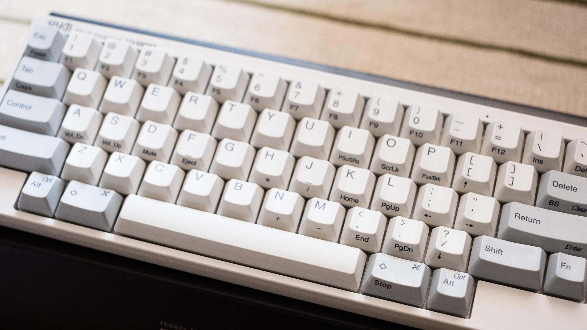 键盘：HHKB Hybrid 白色有刻 v. HHKB BT 黑色有刻