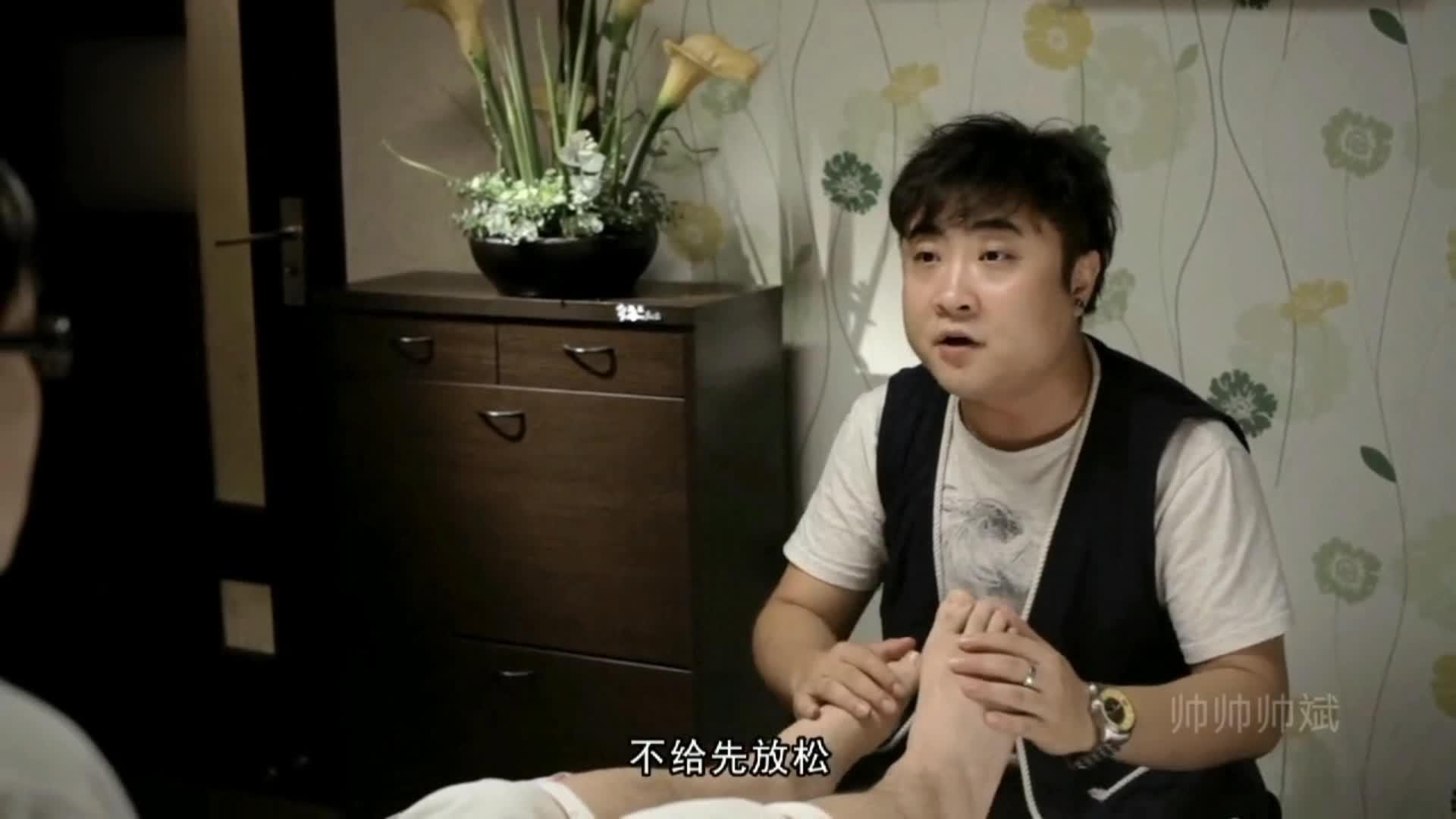 屌丝男士,贾玲给乔杉按摩