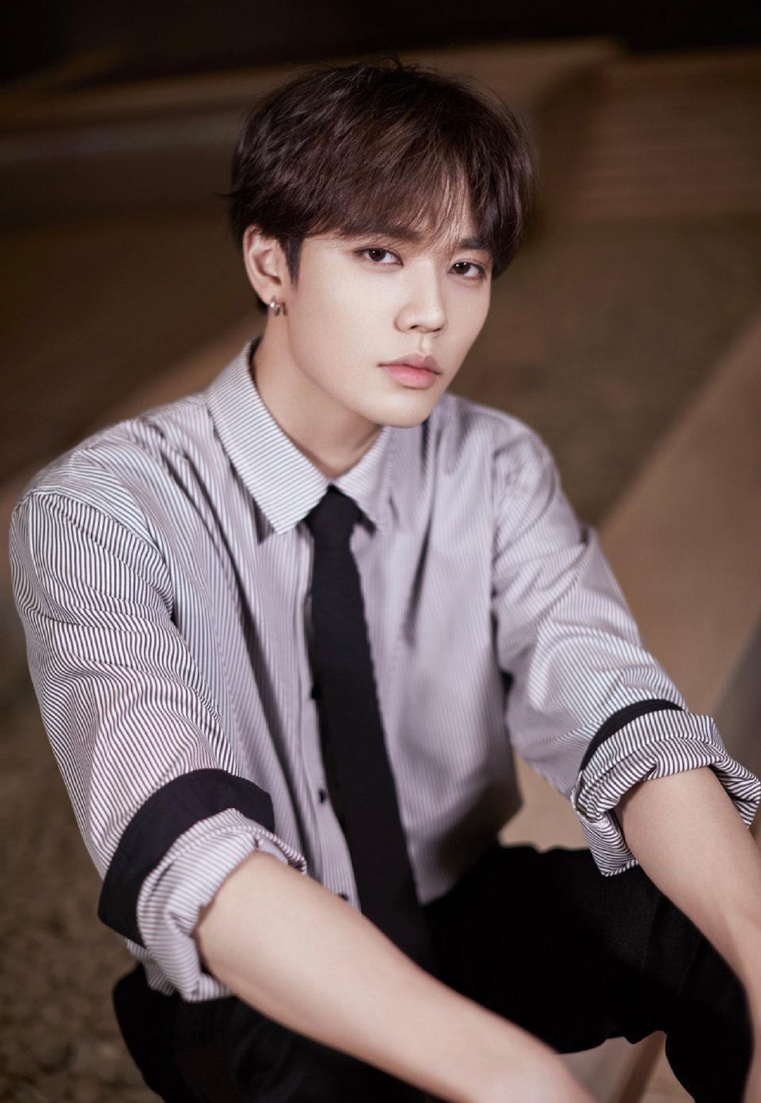 林彦俊粉丝捐赠健康体育室和图书角援助灾区