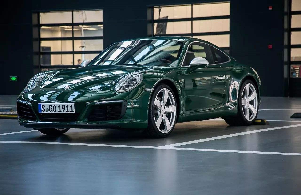 哪有那么多精品车况三年的保时捷911保持这个状态算不错了吧