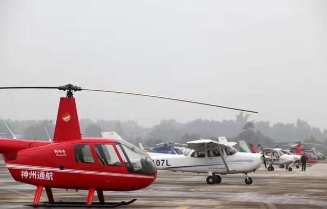 目前万盛通用机场正在建设当中,酉阳,巫溪,潼南,忠县,开州等区县正在