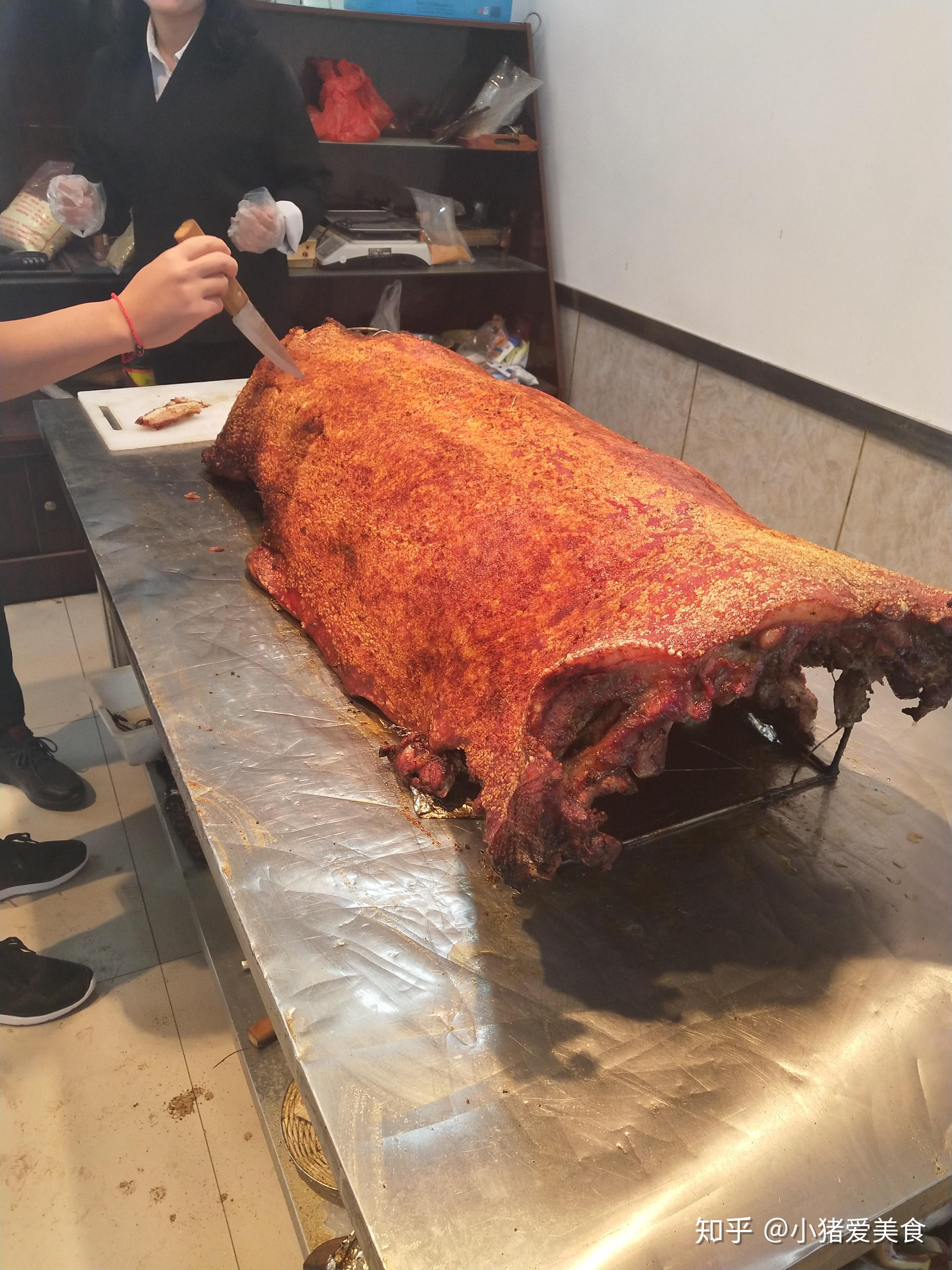 关注碳烤遵循碳烤美食烤制烤大猪