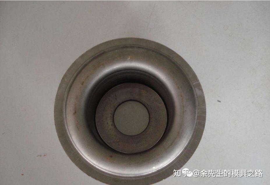 冲压模脱板脱料板压料槽的作用及连续模垫脚托板什么用