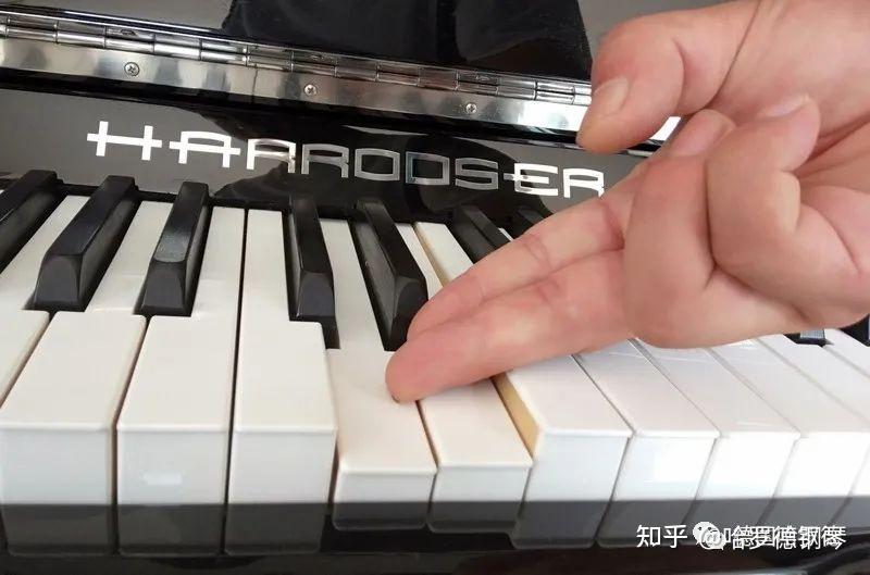 钢琴刮奏要怎么弹?应该如何练好刮奏?