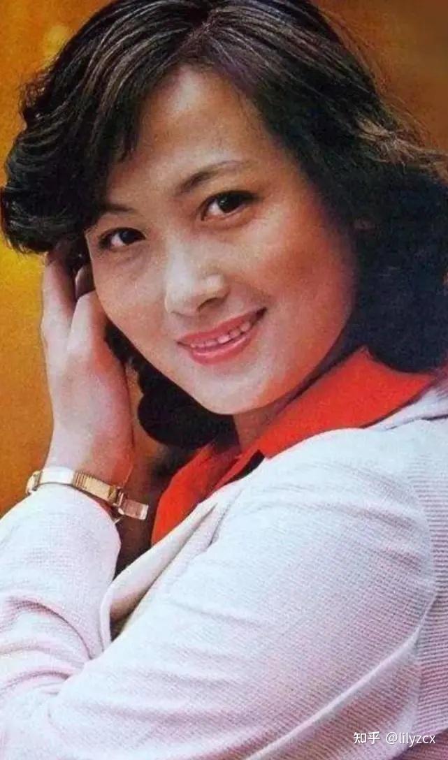 第二任夫人:杜星霖是1982年出生的,是土生土长的连云港人,1982年出生