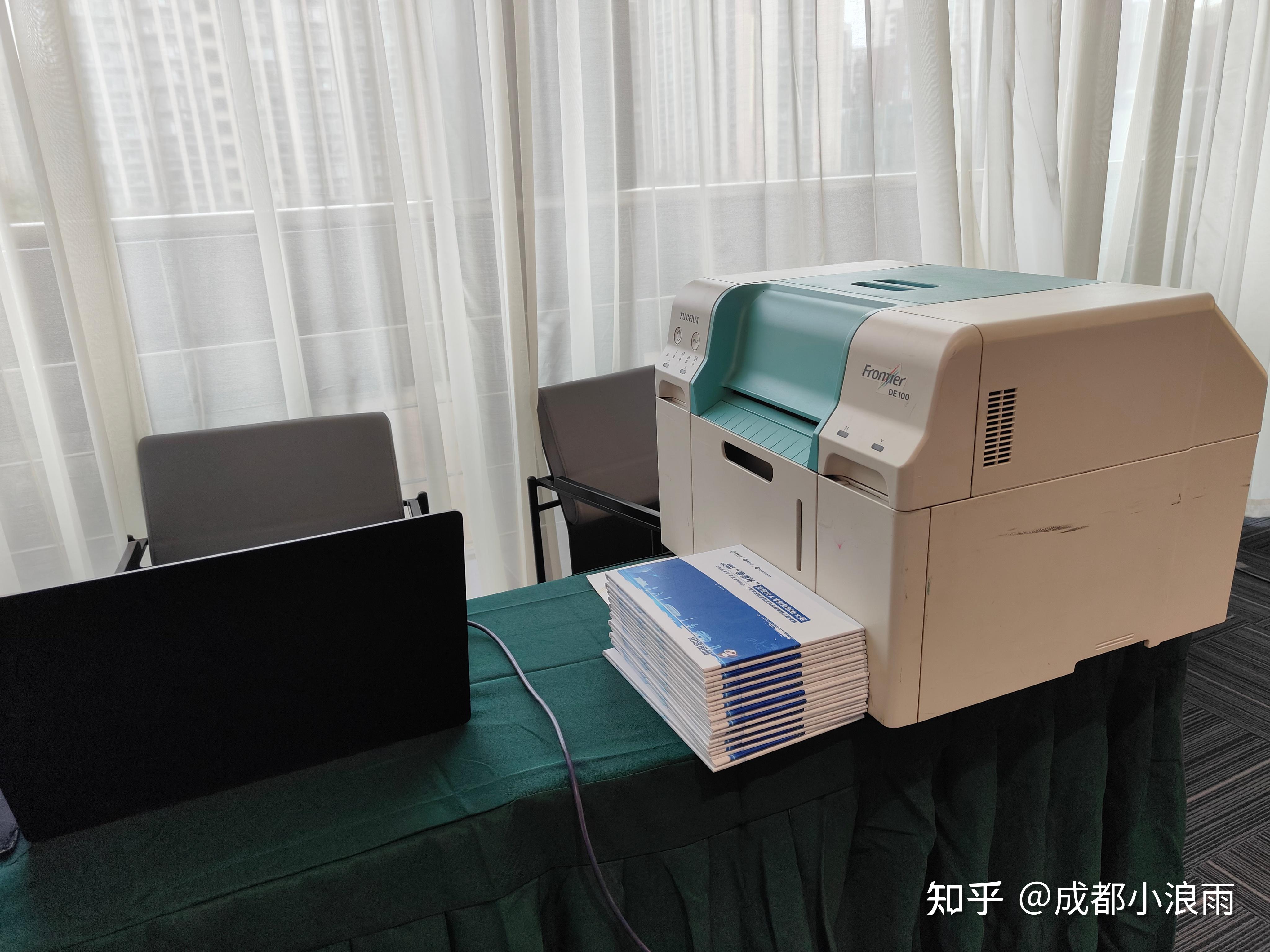 现场打印照片丨抓住当下的气氛摄影师即拍即出