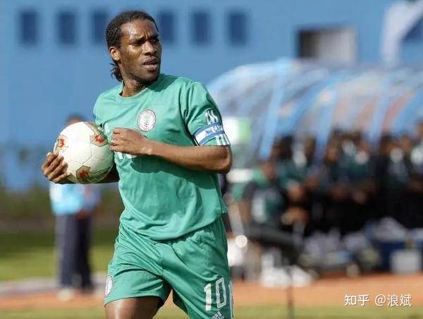 尼日利亚足球队(他是世界足坛最具争议性的球员！史上最厉害的射手！是球队