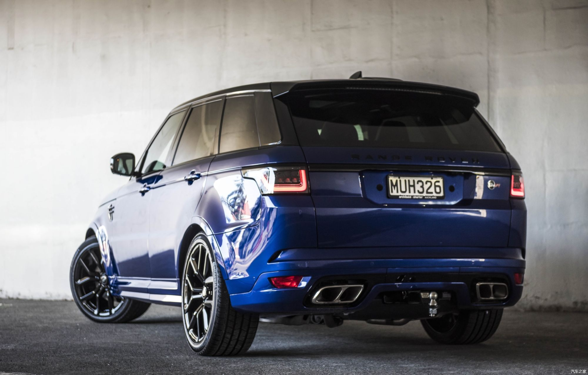 路虎揽胜运动版svr豪华suv性能暴徒