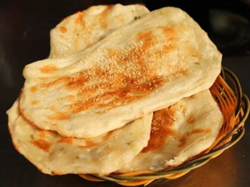 加肉的,包菜的,椭圆的,长条的,抹酱的,刷糖的……,中国各地的烧饼种类