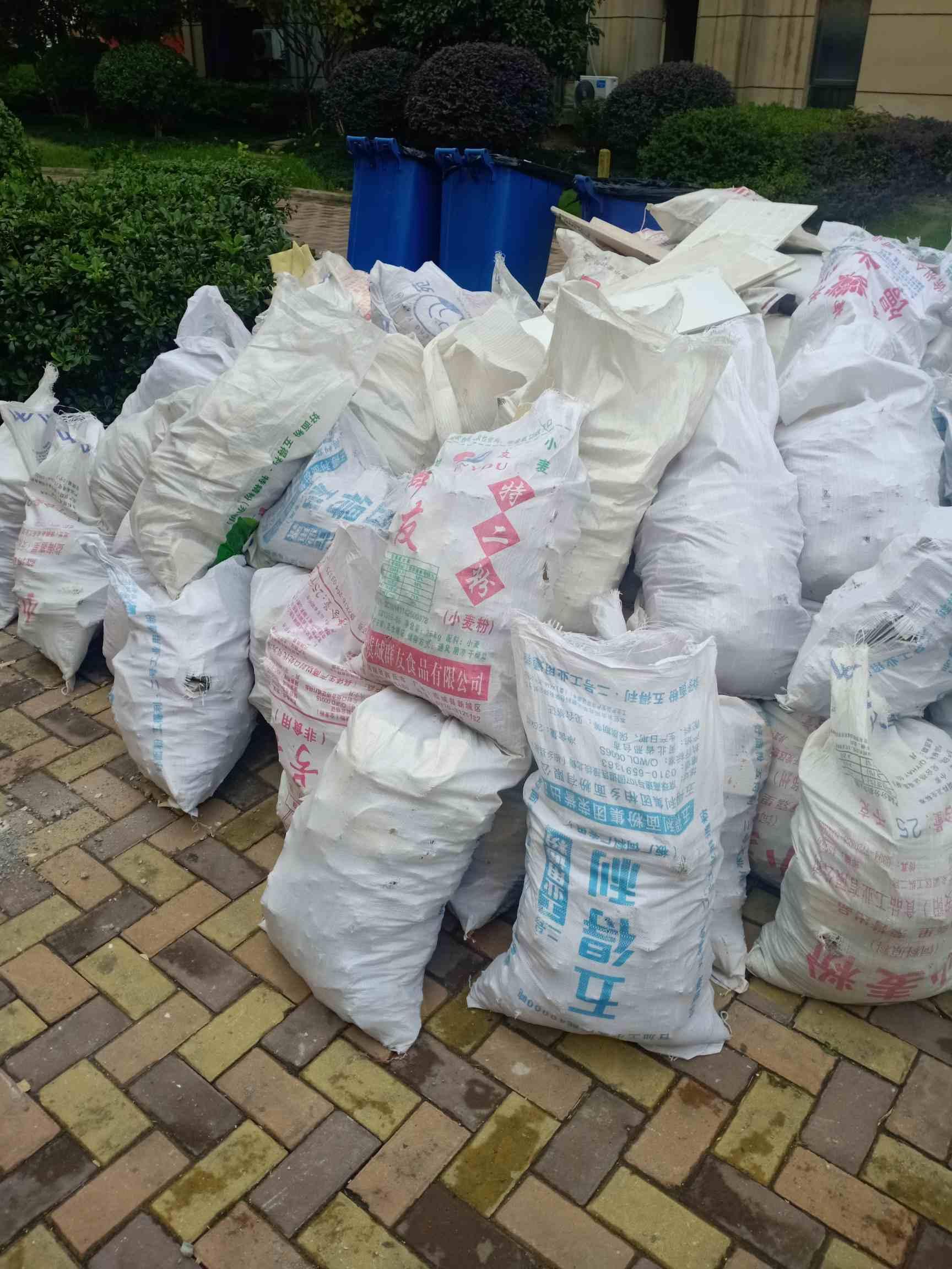 所以大家一定要在缴费时问清楚,自己交的垃圾处理费到底是包含哪一种.