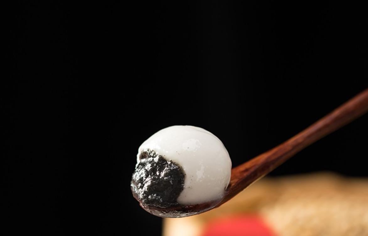 2020元宵节消费大数据:黑芝麻汤圆再夺冠,"咸蛋黄"成为馅料新星