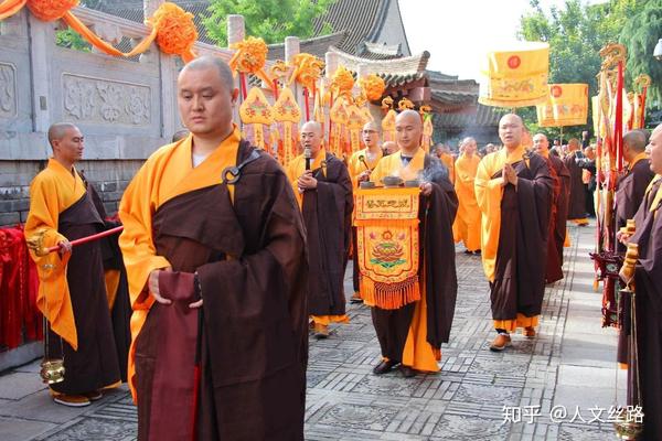 三千僧众在法门寺佛文化景区隆重纪念佛陀诞辰2642年 - 知乎