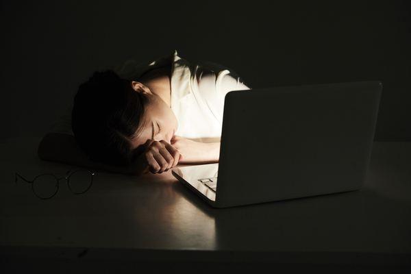 一说起写材料的人,大家脑子里立马就跳出两个形象,一个是加班狗,另一