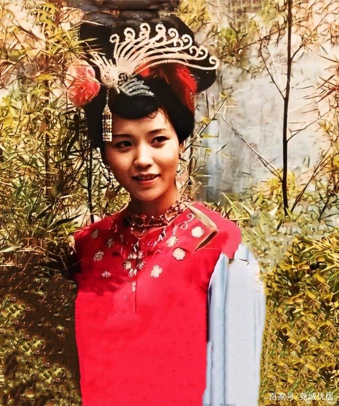 4,真真——沈慧芬三,哪吒——艾金梅二,杏仙——王苓华(嫁加拿大华侨