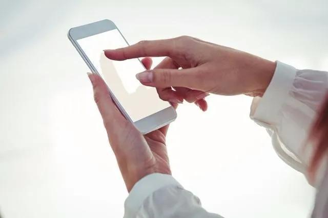 做手机的工作 v2-4a4318a6c2b34dc0572ce3a8a8a90edb_r.jpg