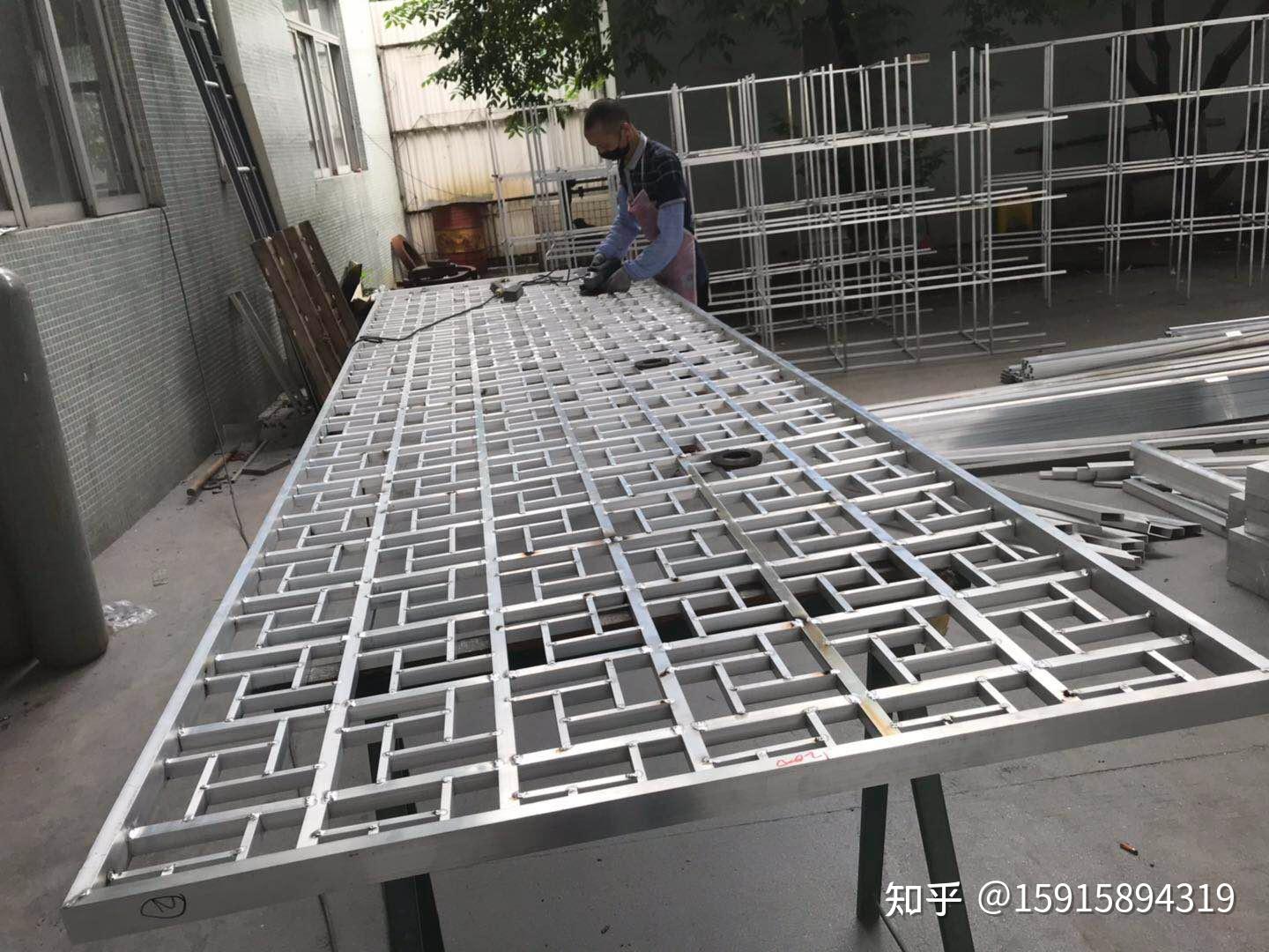 广州金珀尔雕刻铝窗花厂家