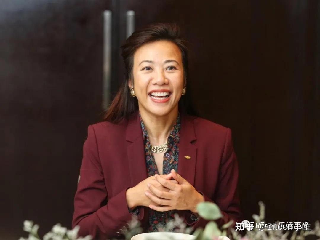 吴欣盈回溯板桥林家的百年变迁,还是昔年姻亲盛家千金们的名媛风范,更
