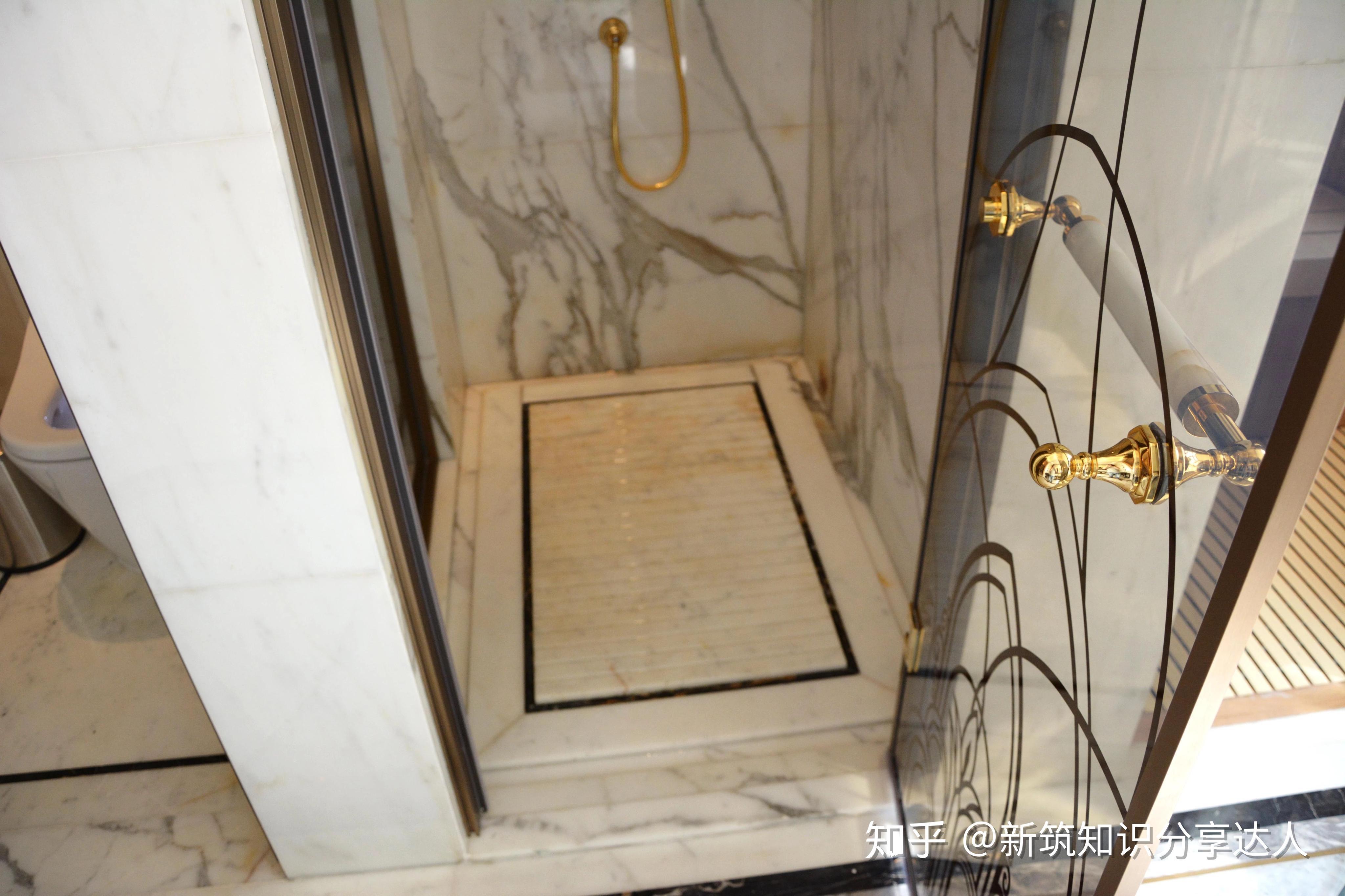 淋浴间防滑的地面石材处理地面现场快讯:万达瑞华酒店淋浴间细节分享