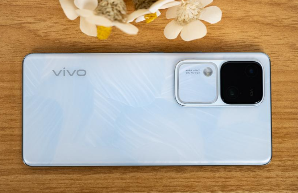 vivo s18前置和后置拍照都很好,有前置5000万像素主摄,后置5000万像素