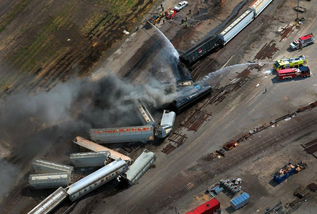 美国一列212节火车“脱轨”被行车记录仪完记录-追踪自然灾害-追踪自然灾害-哔哩哔哩视频