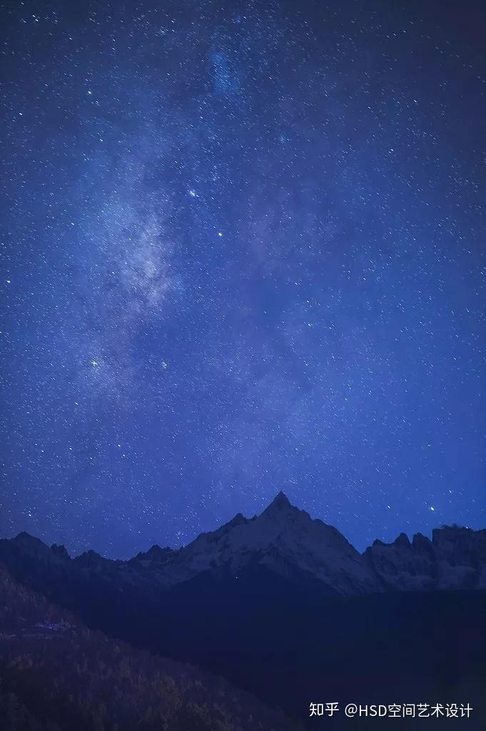 颜色:经典蓝(pantone 19-4052 classic blue)"我们生活在一个需要信任