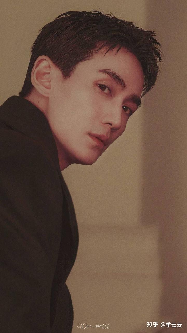 朱一龙的鼻子不会太过硬气,没有侵略性,但是很有辨识度.