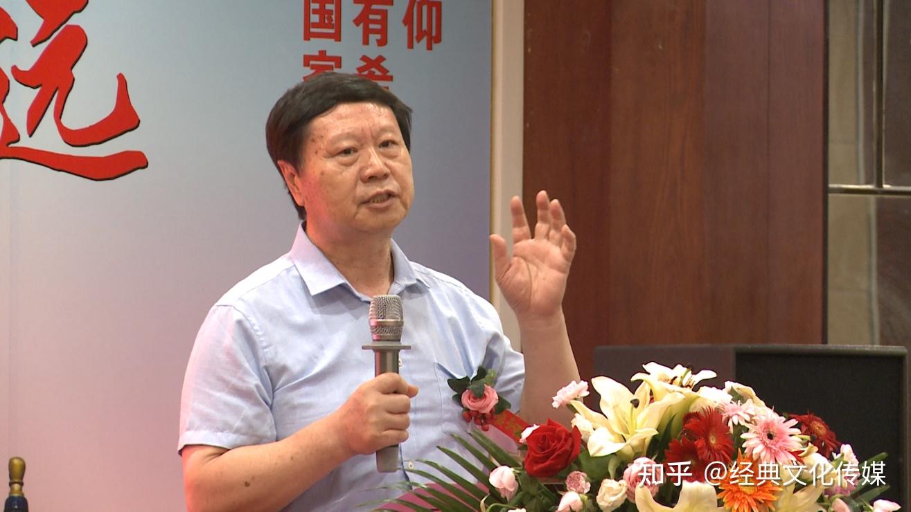 华南师范大学生命科学学院前院长王安利教授分享的主题是《生命与科学