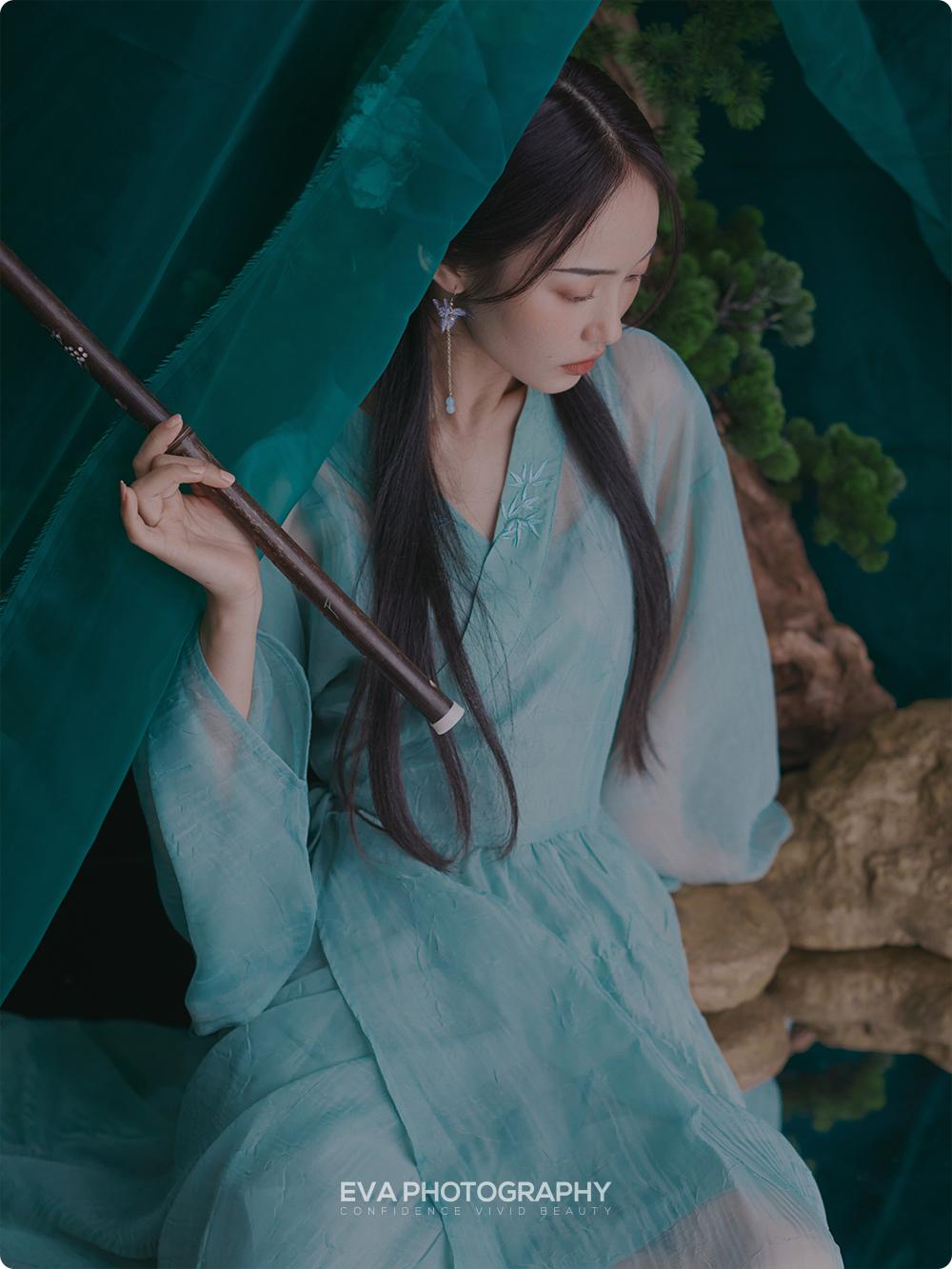 青衫烟雨客似是故人来