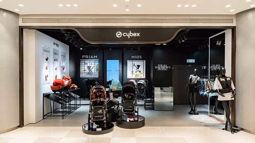 西安skp門店內的cybex,延續了品牌一貫的奢華,時尚風,店內彙集了當下