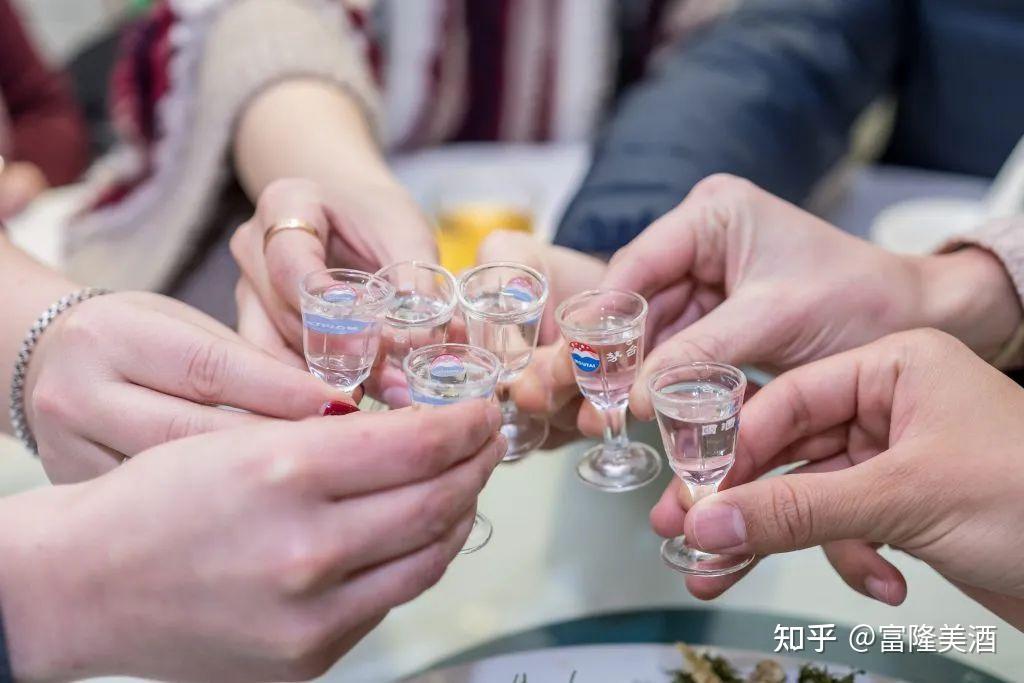 别只会说“干”,学会这4种祝酒词,让你称霸酒局! - 知乎