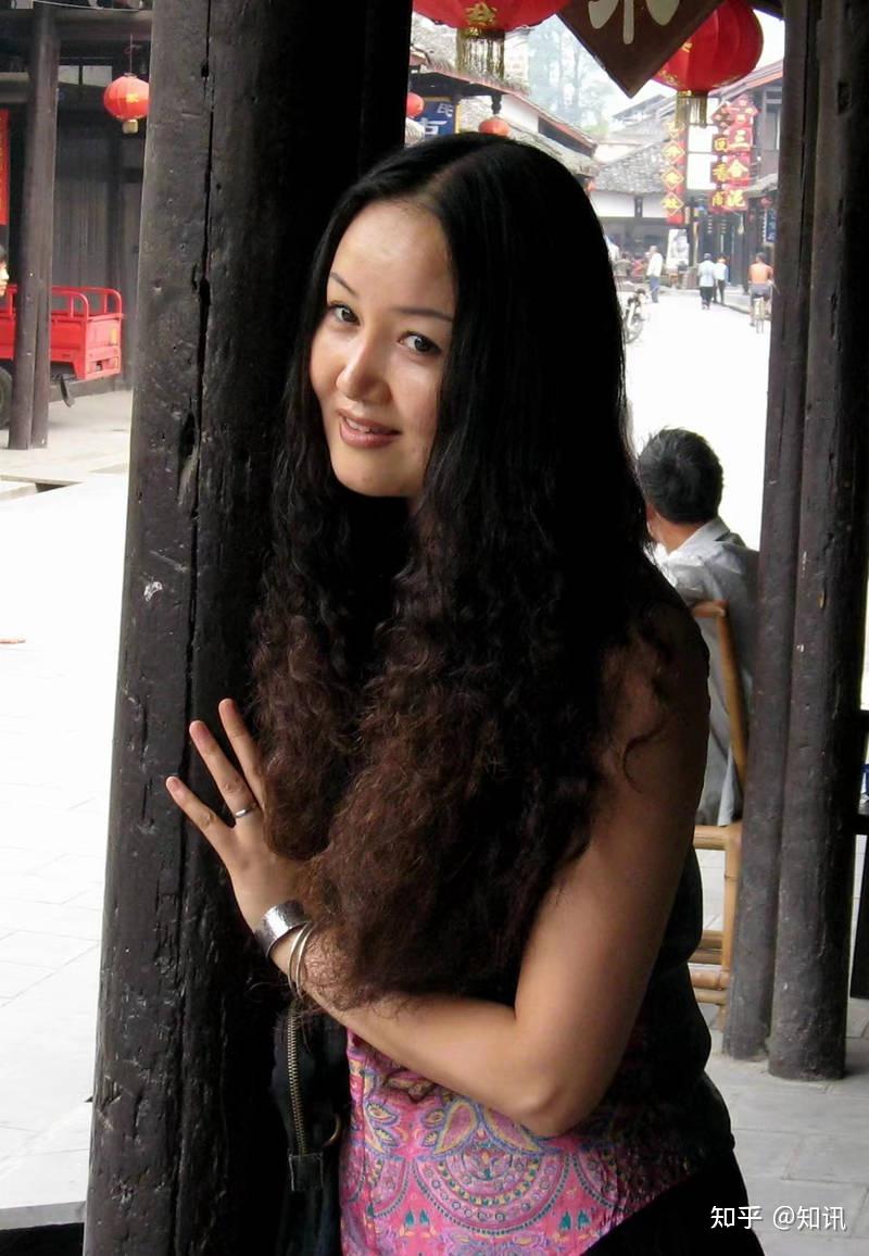 高燕(原名高晓燕),籍贯四川绵阳,长居成都,职业画家.知讯