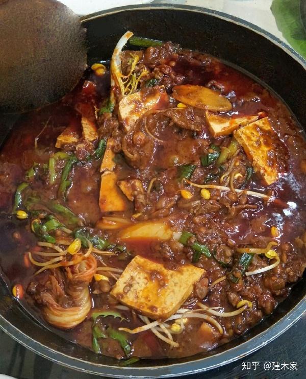 豆芽在豆豉火锅里也是必不可少的哦~这样爽脆的豆芽 咸软的豆豉,软硬