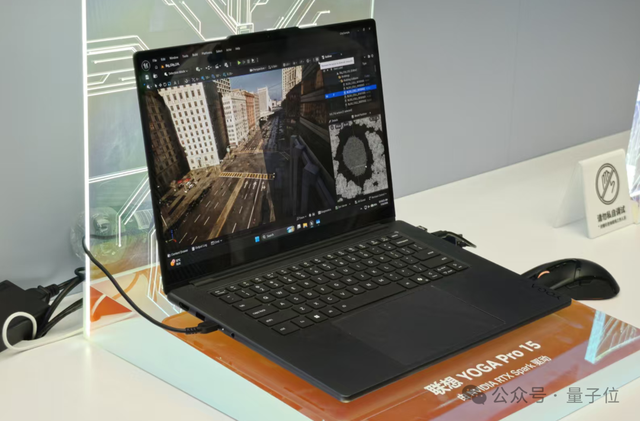 老黄RTX Spark真机现身Bilibili World!CPU和GPU直接焊在一起,笔记本跑120B大模型