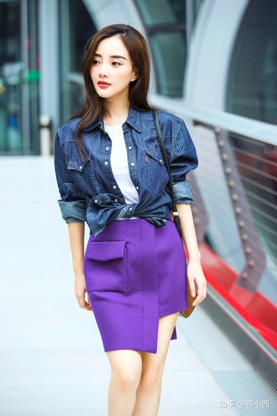 李小璐不参加女团浪费了,穿背心 运动裤拍照c稳站位,身材窈窕