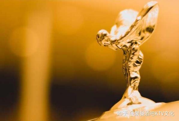 仅供参考 28 分钟前 导语 劳斯莱斯的车标 最初并不是"飞天女神" 却