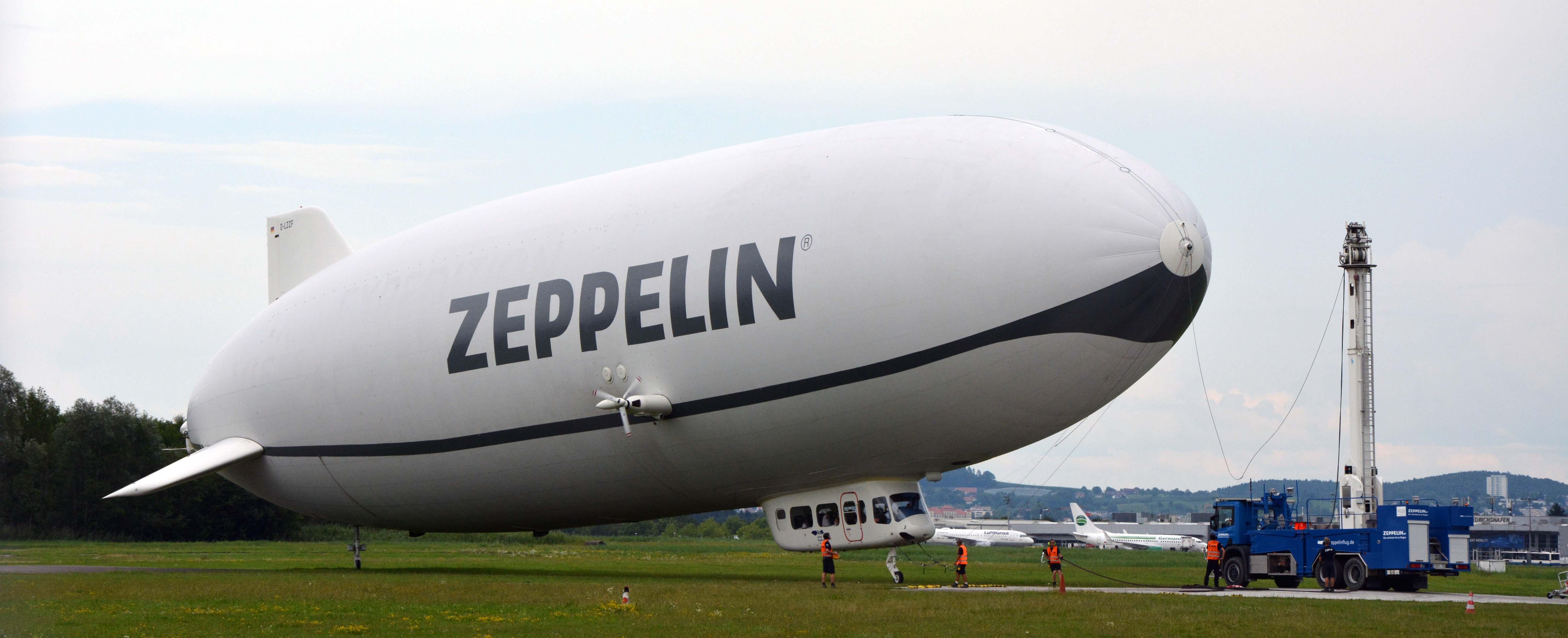 该飞艇长75米,高17米左右,最宽处约为20米,充气气体为氦气