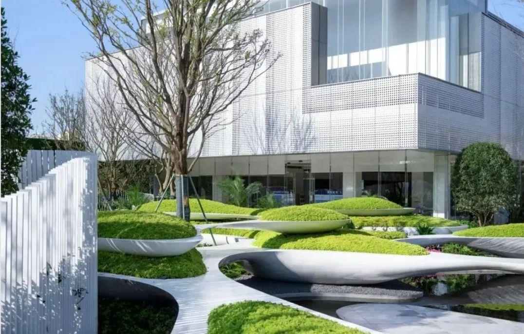 提亮空间色彩的作用.02 佛甲草与树池的搭配3. 跳色的作用.2.