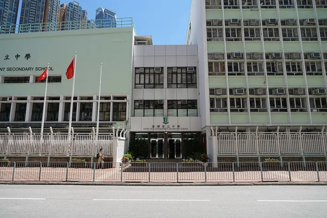 香港买房丨荃湾西万景峰近商场地铁海滨