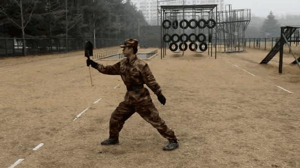 转解放军工兵铲与工兵铲格斗术