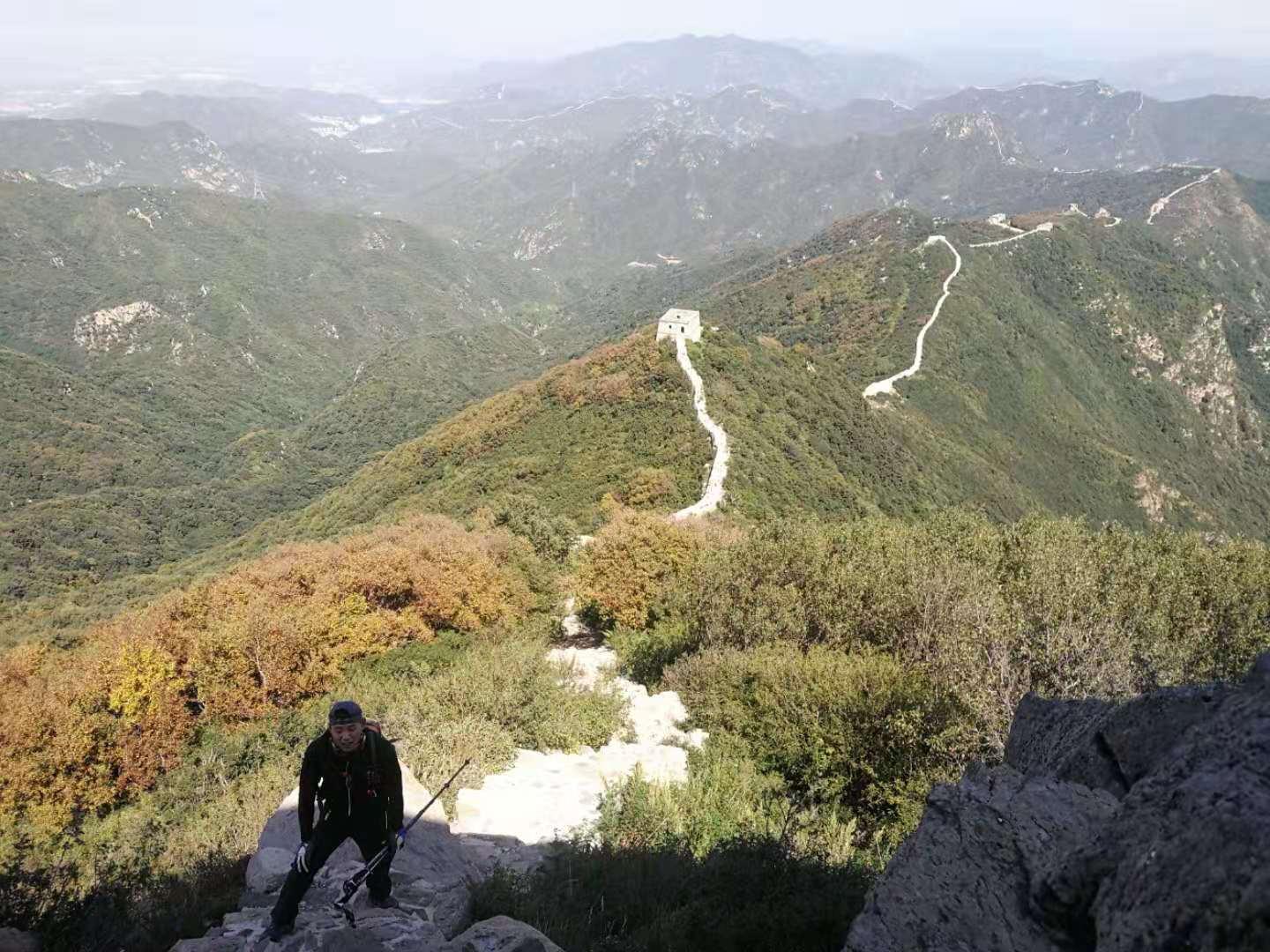 探路北京长峪城登山步道登残长城赏秋季美景