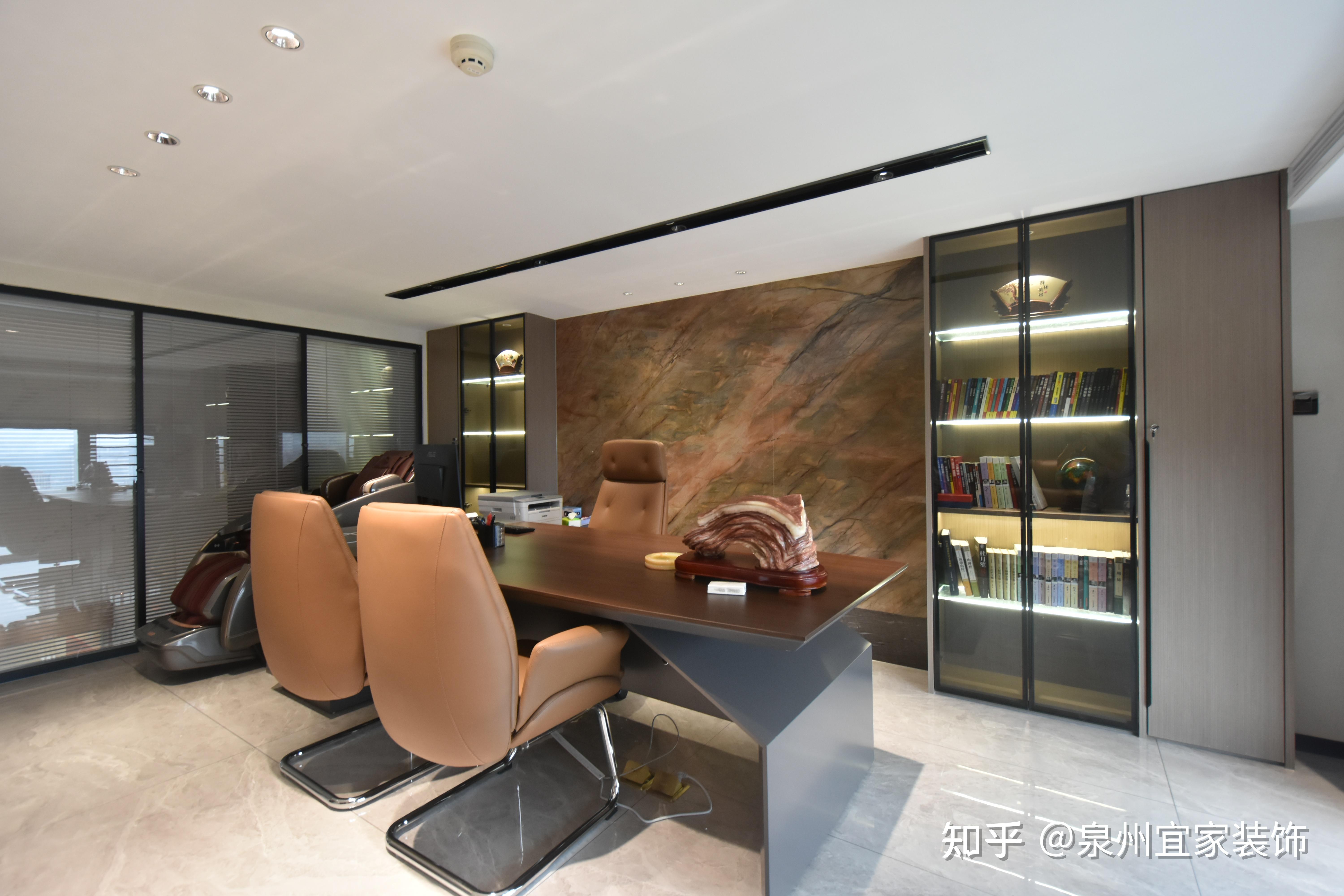 两百多平的工作室,现代简约装修,让办公环境更时尚舒适