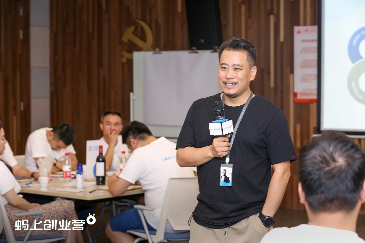 关明生罕见现身阿里高管问诊企业难题顶级投资人现场答疑