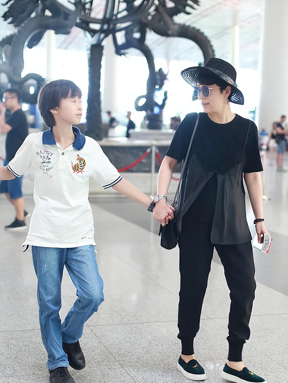 海清儿子钢琴10级,游泳3块金牌,她教育孩子这5招,值得收藏